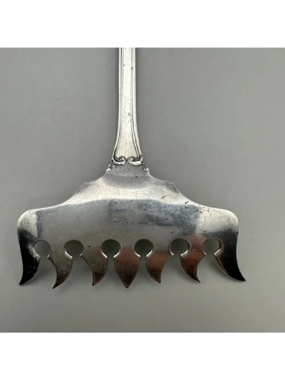 Sardine Fork Ancestry Pattern Weidlich Sterling Silver Bacon Rack Floral 1940s
